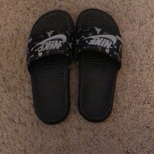 Nikes slides